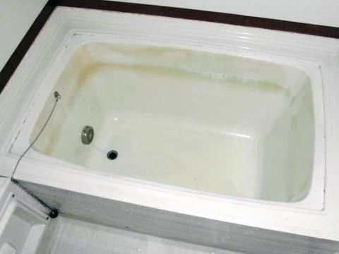浴槽の樹脂コーティング塗装　施工前の写真2