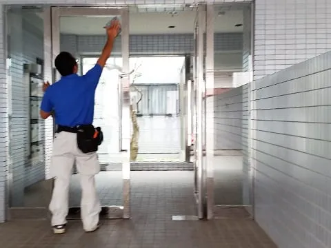 賃貸住宅(アパート・マンション)の定期清掃 エントランスの画像1