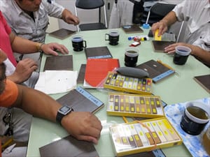 原状回復工事、修理・修繕、雑工事のイメージ画像、ラミネートフローリング講習会の様子の写真